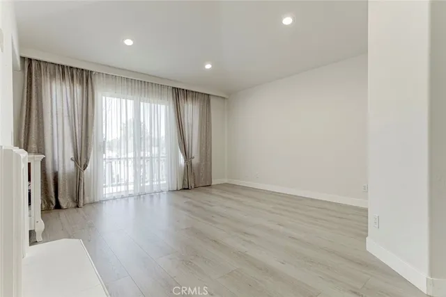 $4,700 | 27943 Brookdale Court, Valencia, CA 91354