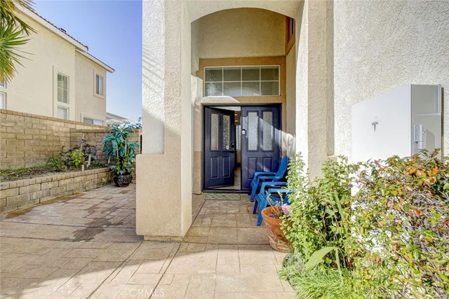 $4,700 | 27943 Brookdale Court, Valencia, CA 91354