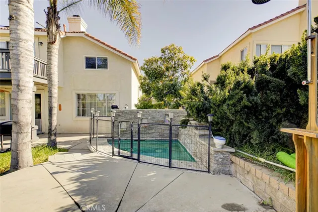 $4,700 | 27943 Brookdale Court, Valencia, CA 91354