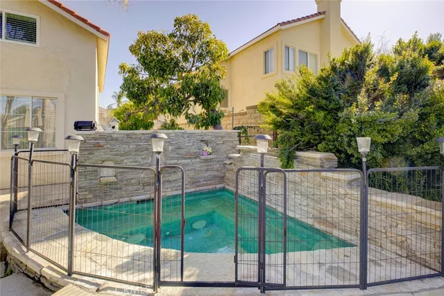 $4,700 | 27943 Brookdale Court, Valencia, CA 91354