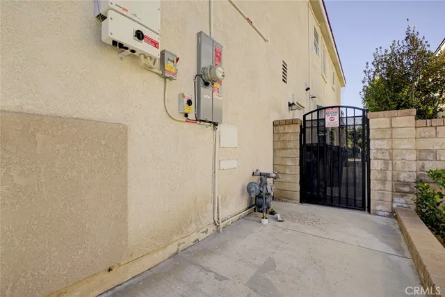 $4,700 | 27943 Brookdale Court, Valencia, CA 91354