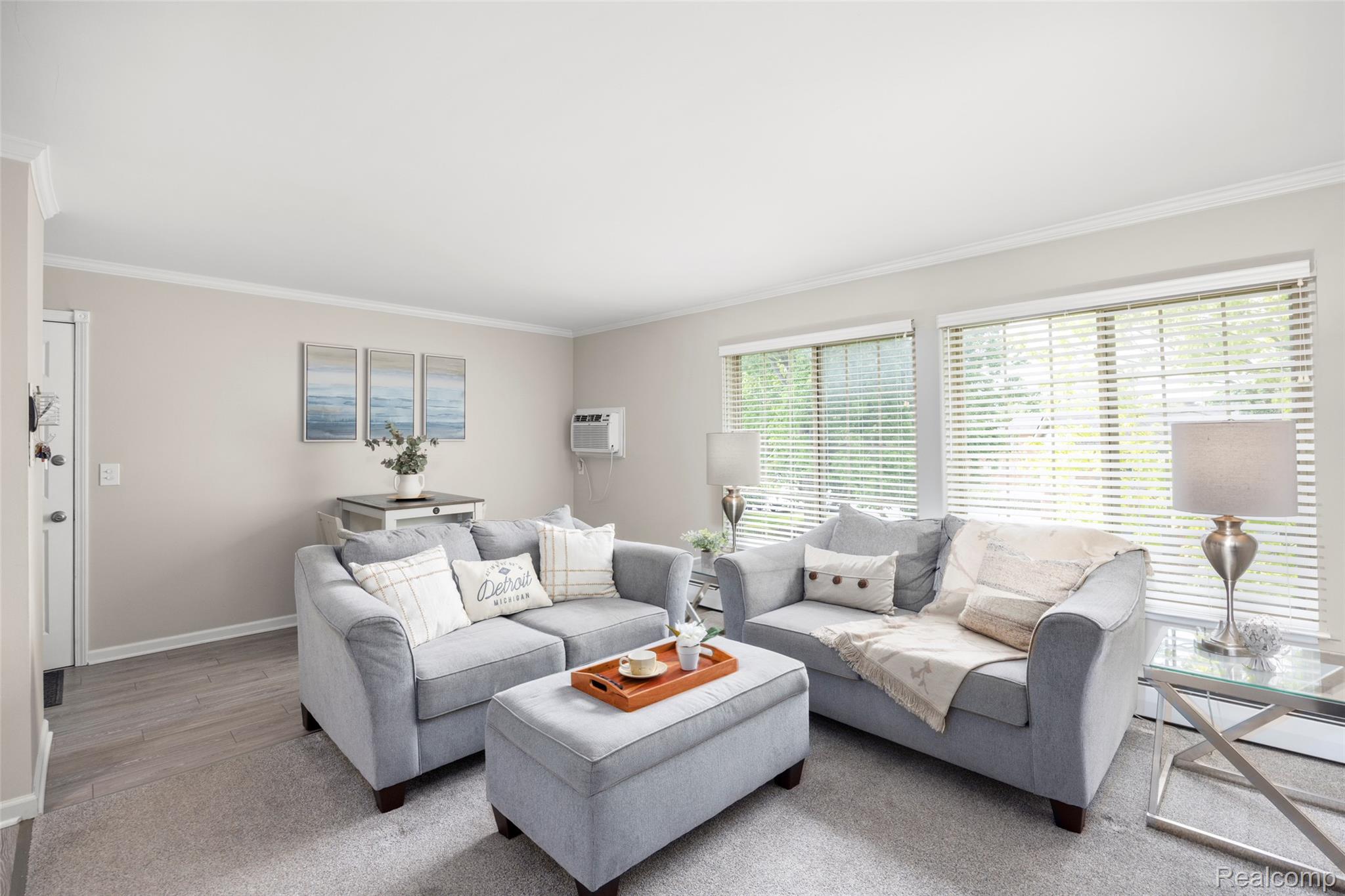 500 Romeo Road, Unit 125 Rochester, MI 48307 - Photo 6 of 14 Living room/ dining nook