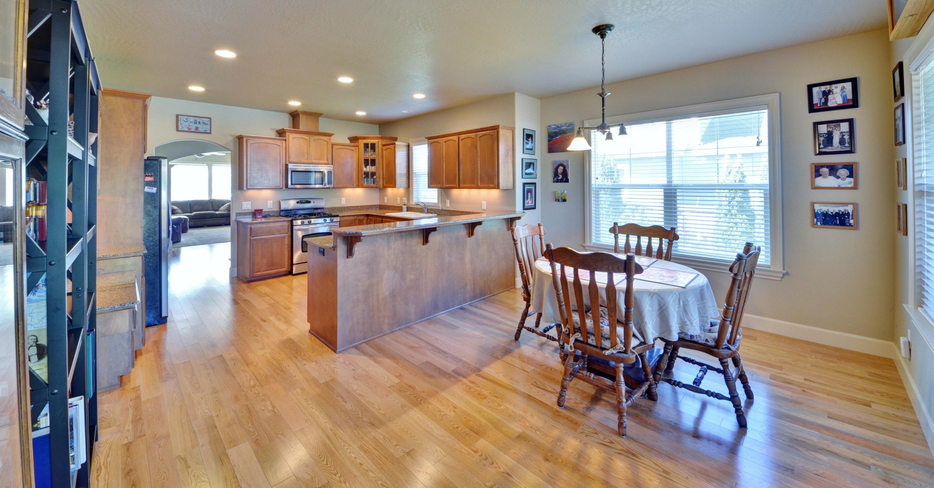 920 Buck Point Street Central Point, OR 97502 - Photo 14 of 40 046