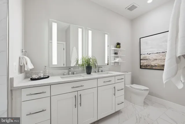 $1,100,000 | 1411 Key Boulevard, Unit 505, Arlington, VA 22209