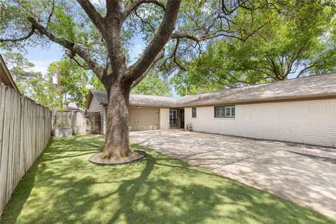 $669,000 | 10618 Cranbrook Road, Houston, TX 77042