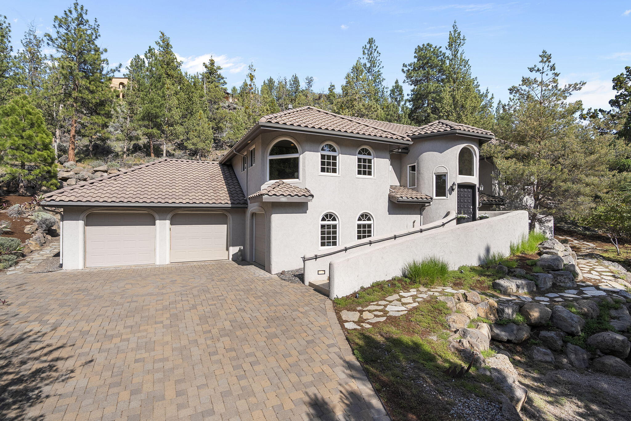 2279 Northwest Putnam Road Bend, OR 97703 - Photo 1 of 74 Gallery Image 1