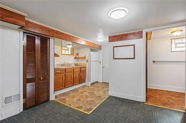 $2,150 | 2221 Wightman Street, Pittsburgh, PA 15217