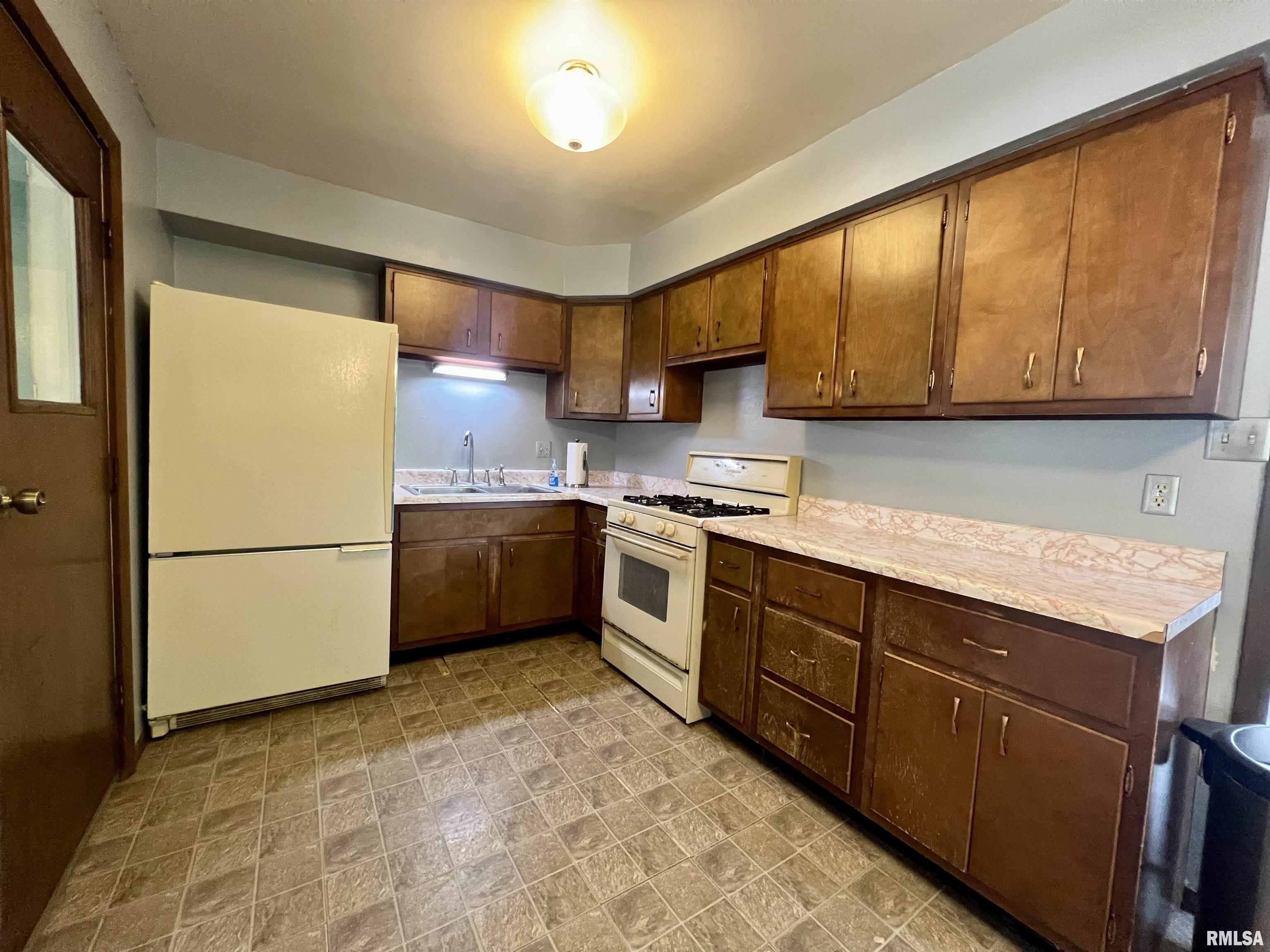 242 Briargate Road Washington, IL 61571 - Photo 5 of 24 Gallery Image 5