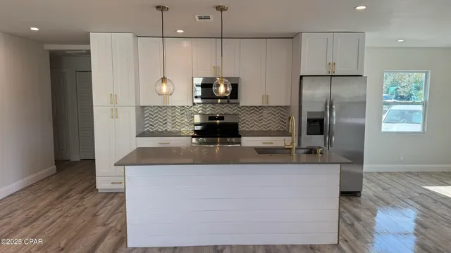 $1,900 | 212 North Cove Boulevard, Panama City, FL 32401