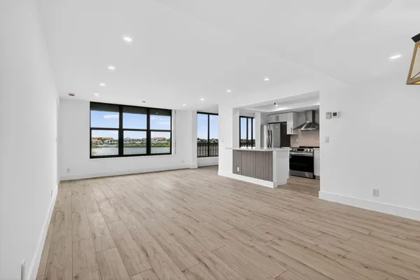 $890,000 | 1748 Jupiter Cove Drive, Jupiter, FL 33469