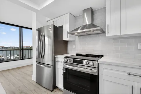 $890,000 | 1748 Jupiter Cove Drive, Unit 319, Jupiter, FL 33469