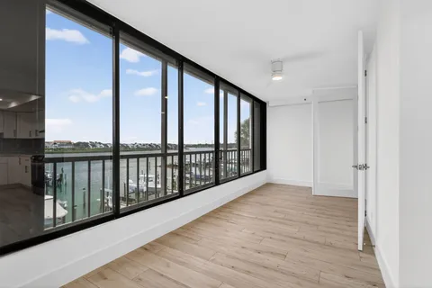 $890,000 | 1748 Jupiter Cove Drive, Unit 319, Jupiter, FL 33469