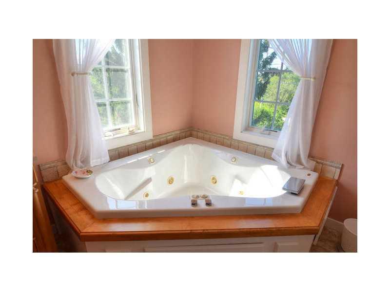 116 Two Lights Road Cape Elizabeth, ME 04107 - Photo 20 of 30 Master Bath/Spa.