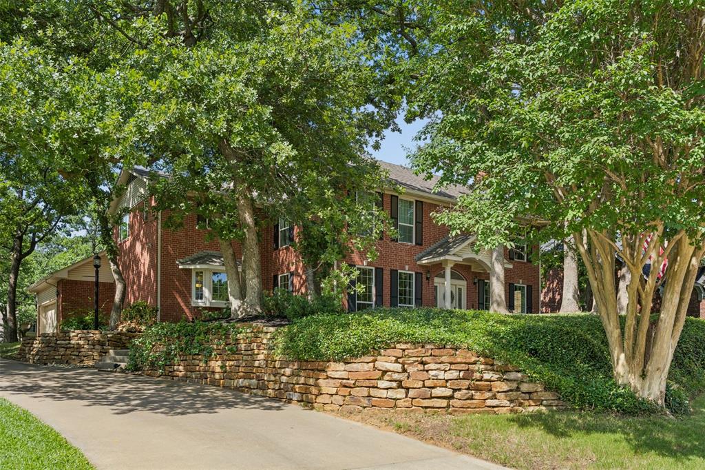 41 Oak Forrest Circle Denton, TX 76210 - Photo 2 of 29 Majestic setting