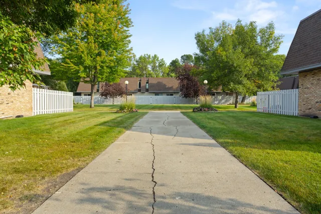 $190,000 | 1526 16 1/2 Street South, Fargo, ND 58103