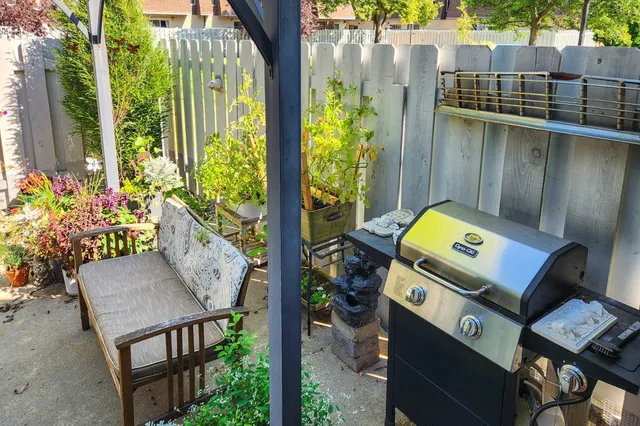 $190,000 | 1526 16 1/2 Street South, Fargo, ND 58103