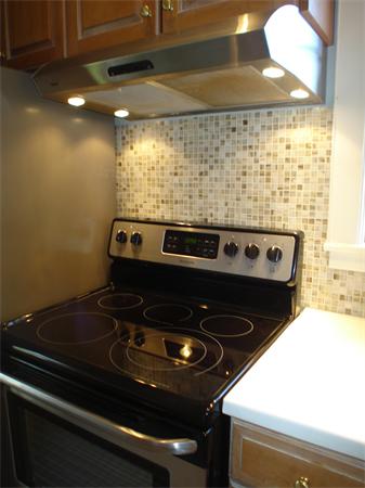 7 Loring Road Weston, MA 02493 - Photo 9 of 20 a close view of stove