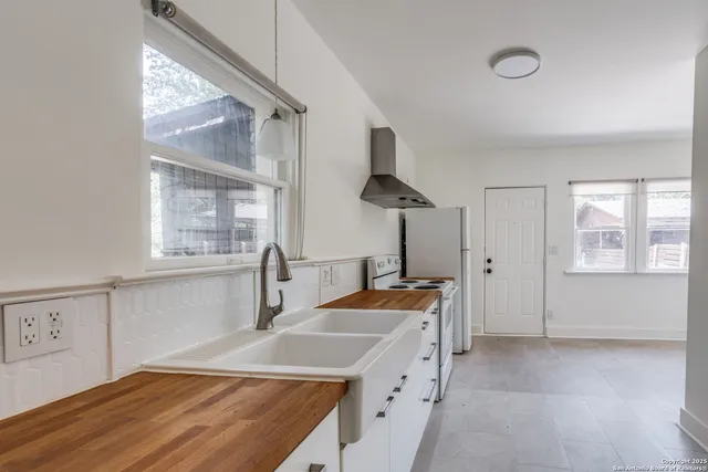 $1,895 | 219 Allensworth Street, San Antonio, TX 78209