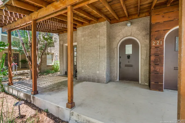 $1,895 | 219 Allensworth Street, San Antonio, TX 78209
