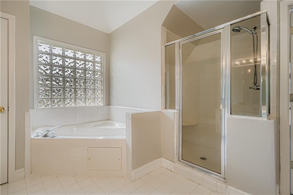 1581 Oak Park Cove Decatur, GA 30033 - Photo 17 of 32 a bathroom with a bathtub and a shower