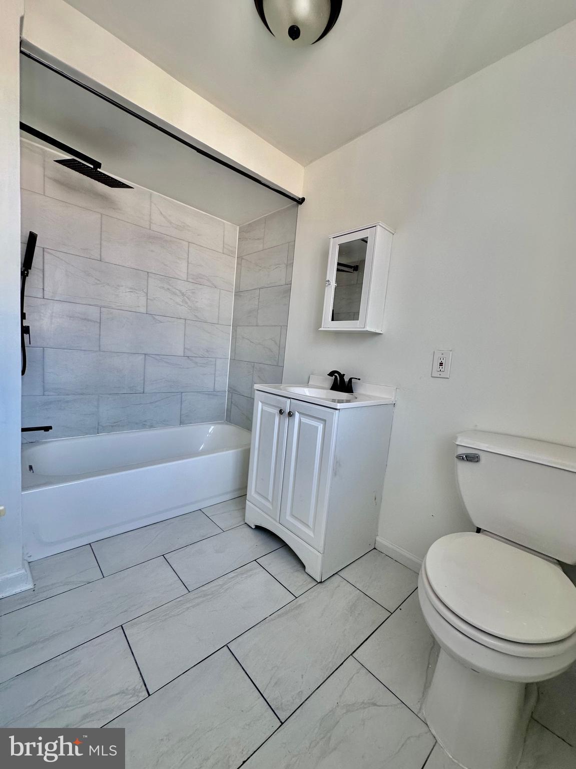 4060 East Roosevelt Boulevard Philadelphia, PA 19124 - Photo 6 of 13 a bathroom with a toilet a sink a mirror and bathtub