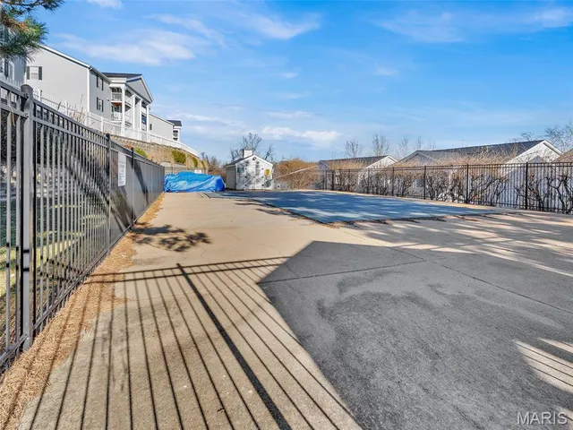 $159,900 | 1231 Creve Coeur Crossing Lane, Unit J, Chesterfield, MO 63017