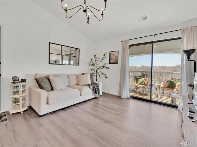 $150,000 | 1231 Creve Coeur Crossing Lane, Unit J, Chesterfield, MO 63017