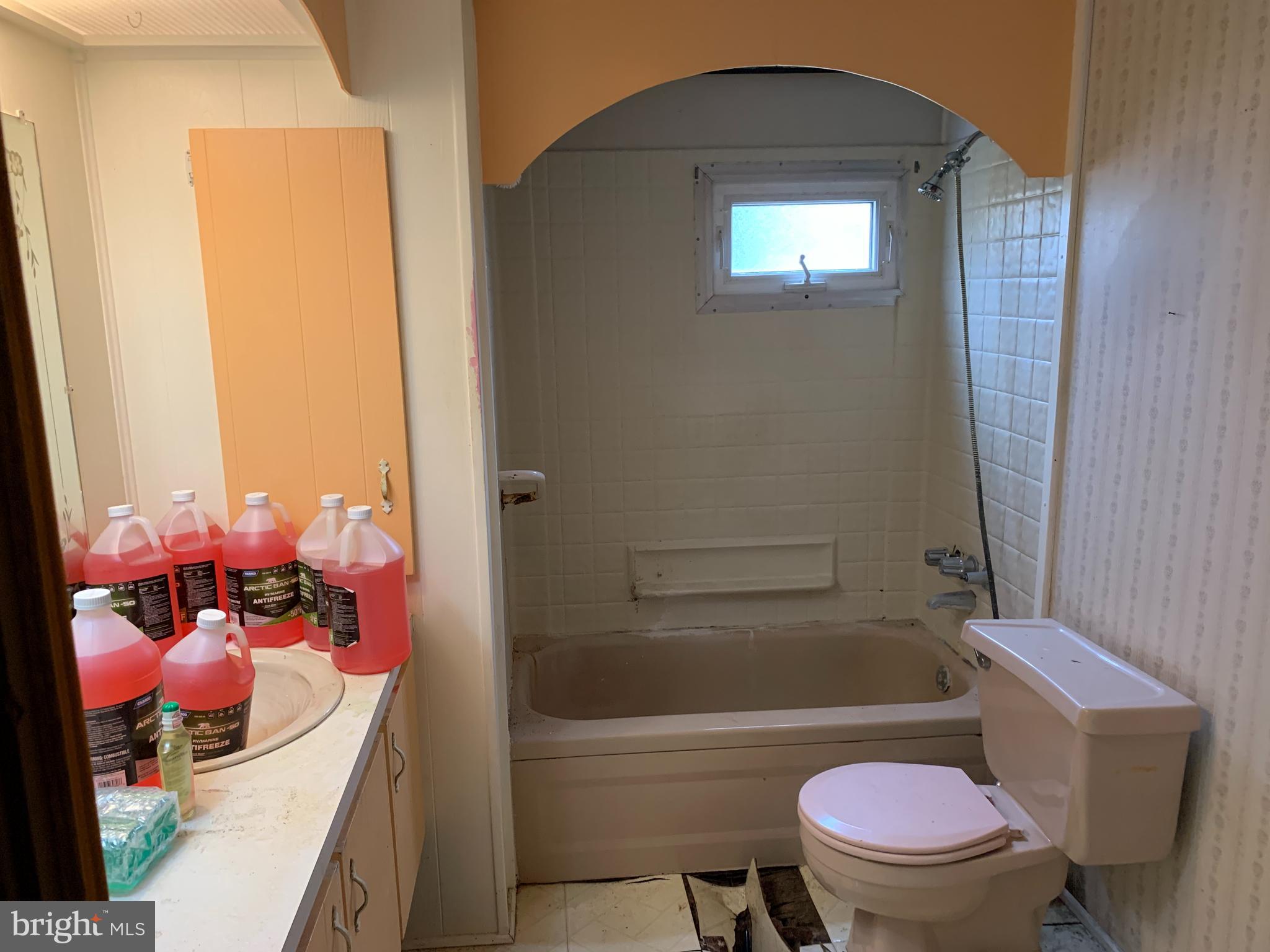 200 Anderson Avenue Media, PA 19063 - Photo 24 of 28 a bathroom with a bathtub toilet and sink