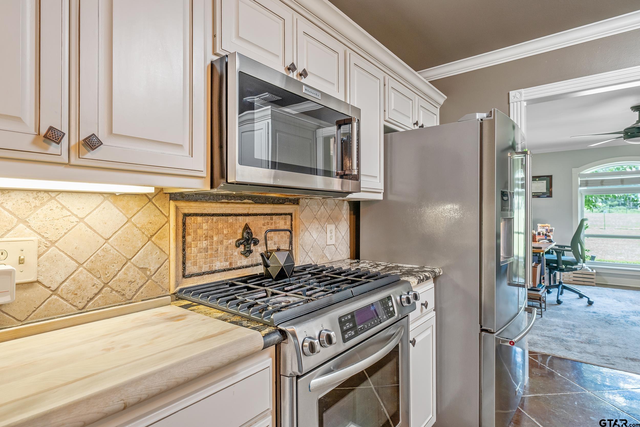 377 Utzman Road Kilgore, TX 75662 - Photo 8 of 40
