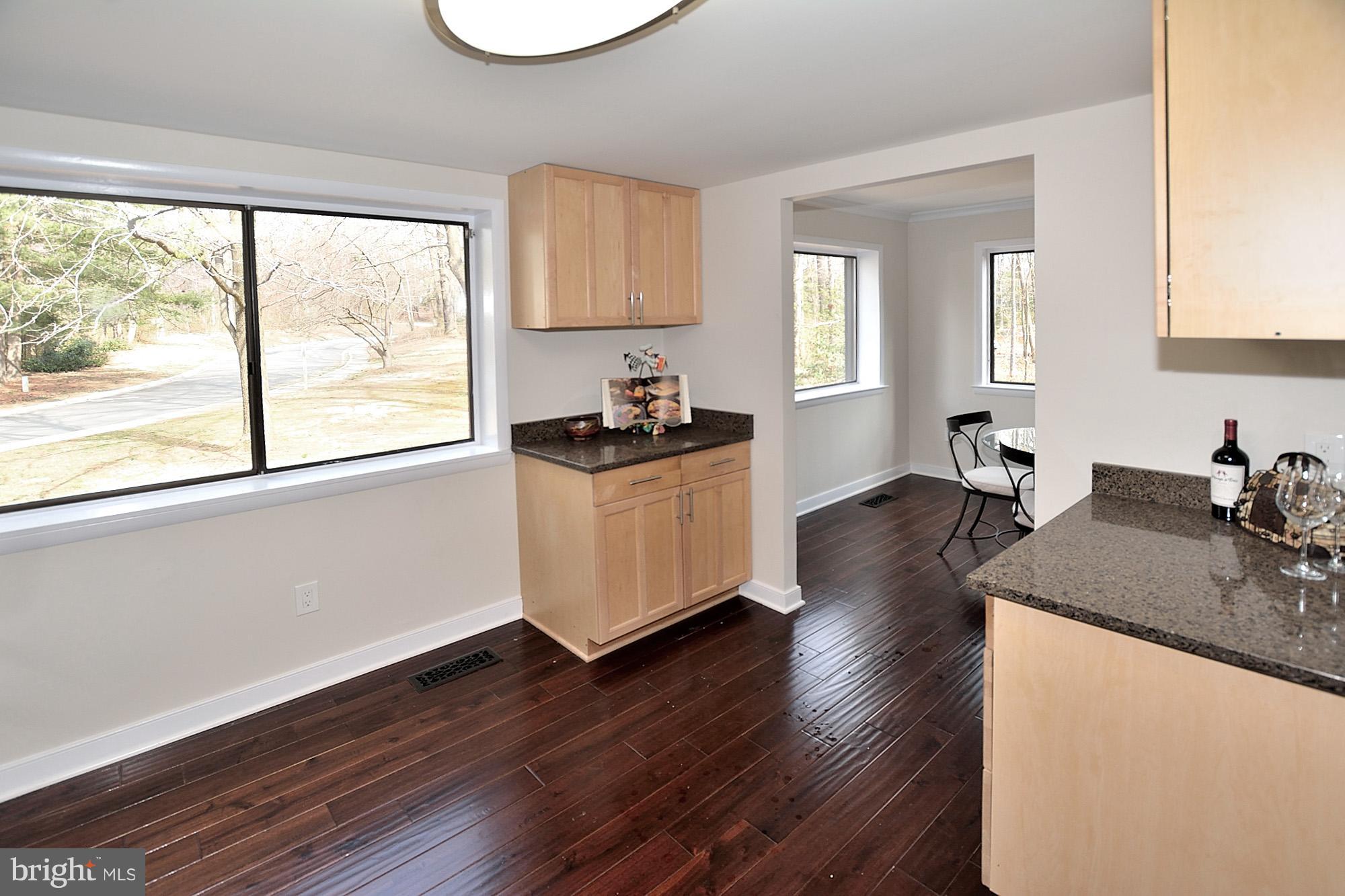 2101 Glencourse Lane Reston, VA 20191 - Photo 12 of 28 Bright and sunny!