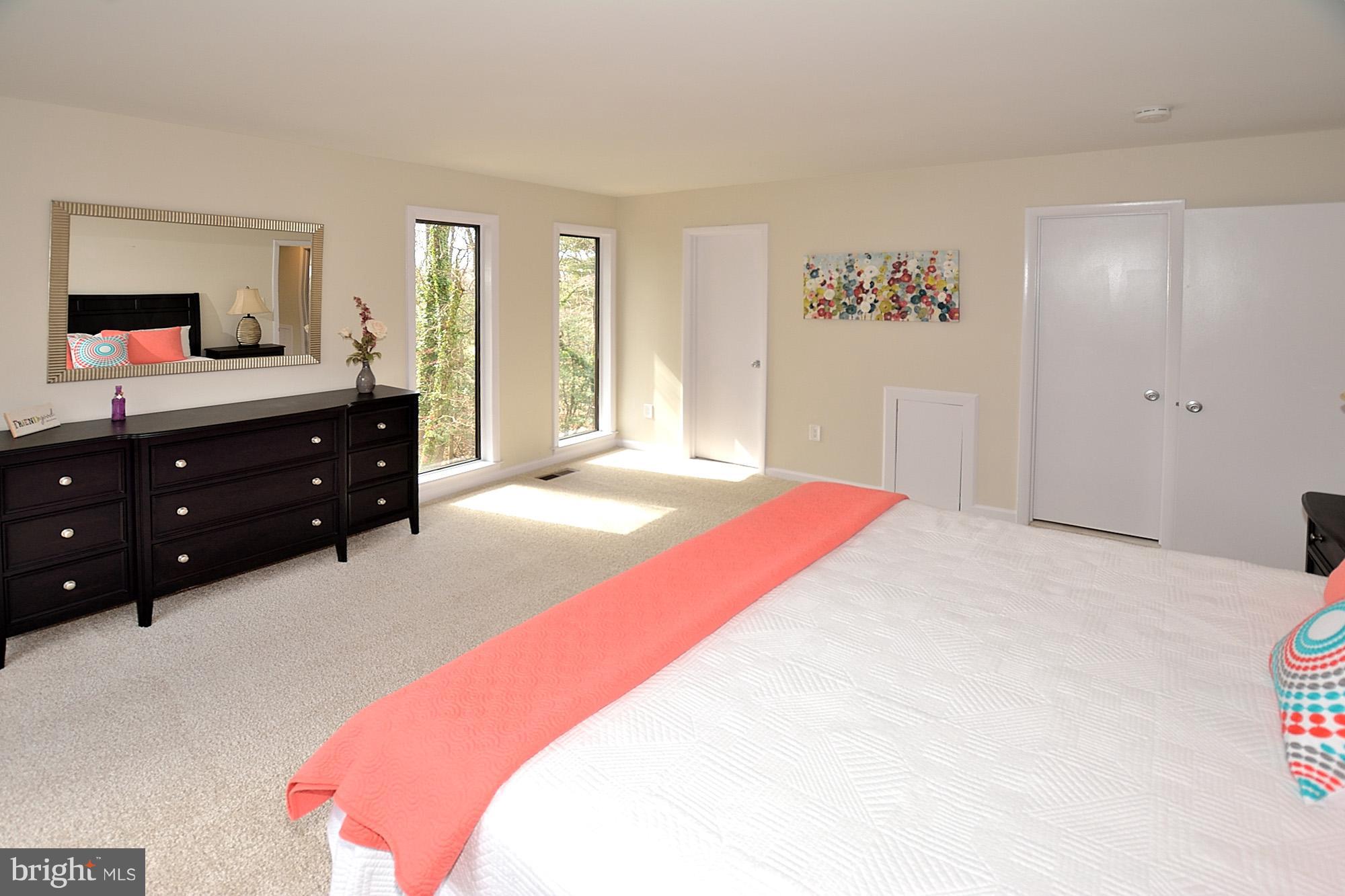 2101 Glencourse Lane Reston, VA 20191 - Photo 16 of 28 Huge master bedroom
