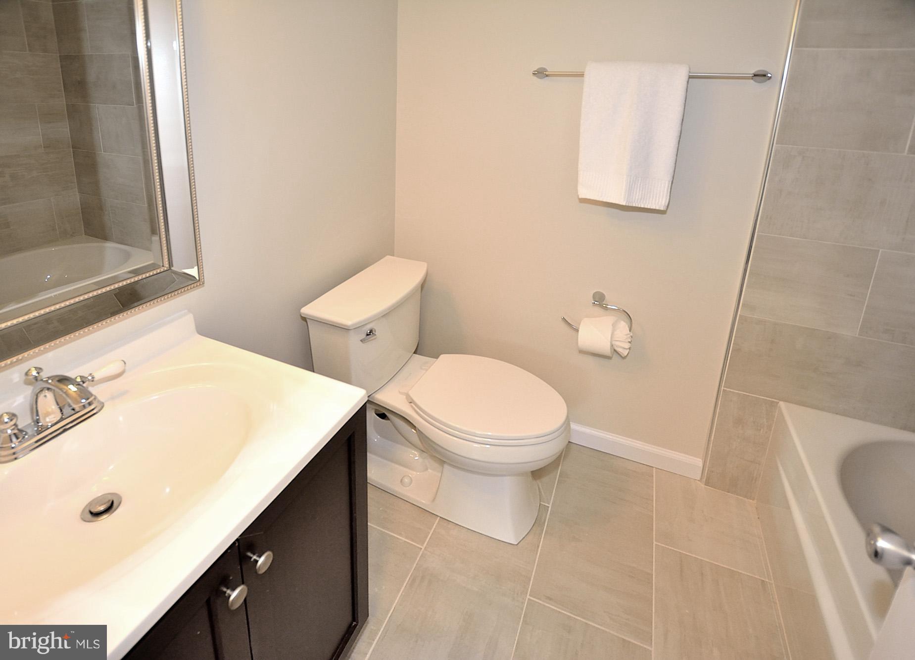 2101 Glencourse Lane Reston, VA 20191 - Photo 20 of 28 Upper level bath with upgraded flooring