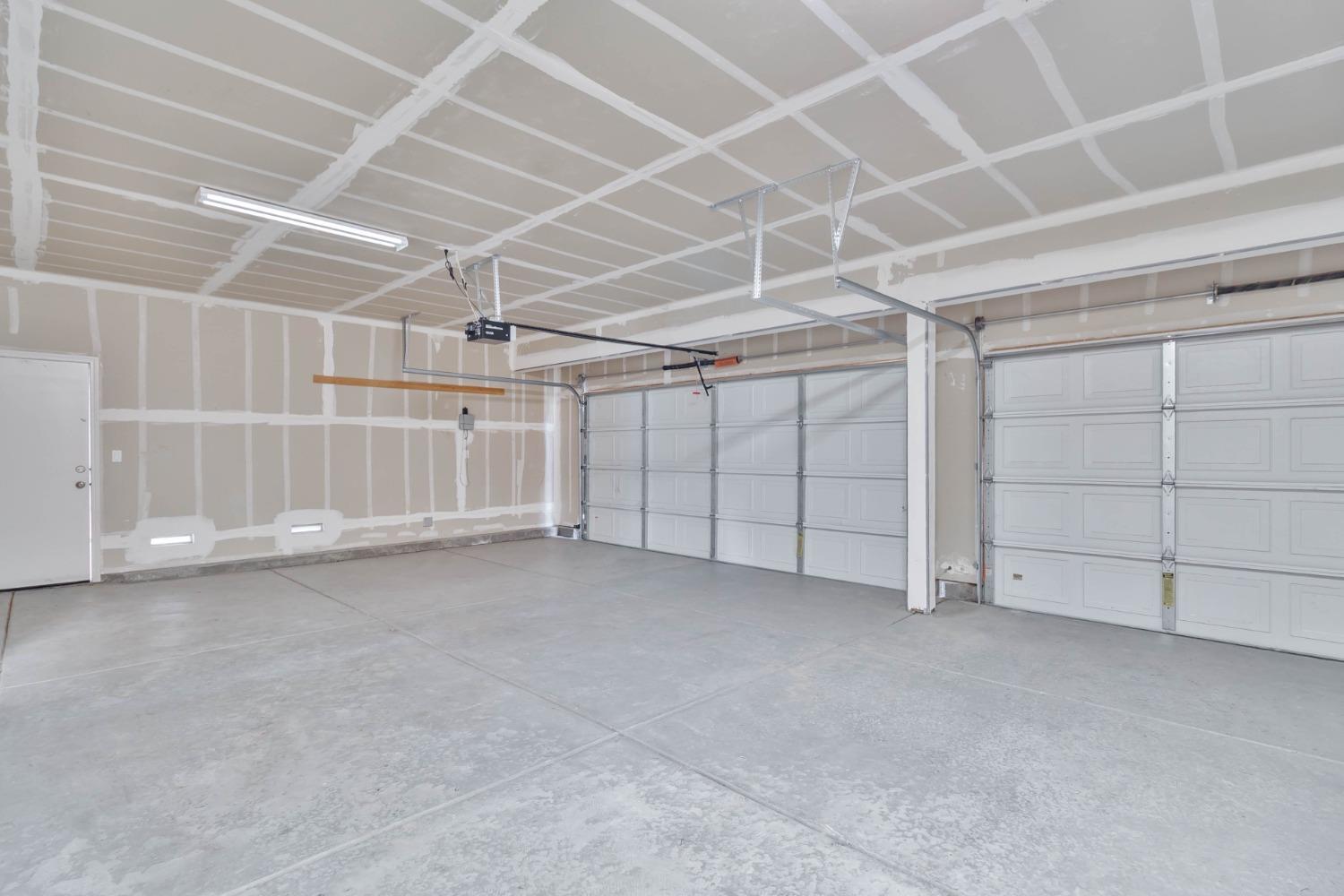 863 Chianti Circle Coalinga, CA 93210 - Photo 18 of 35 an empty room with white walls and white doors