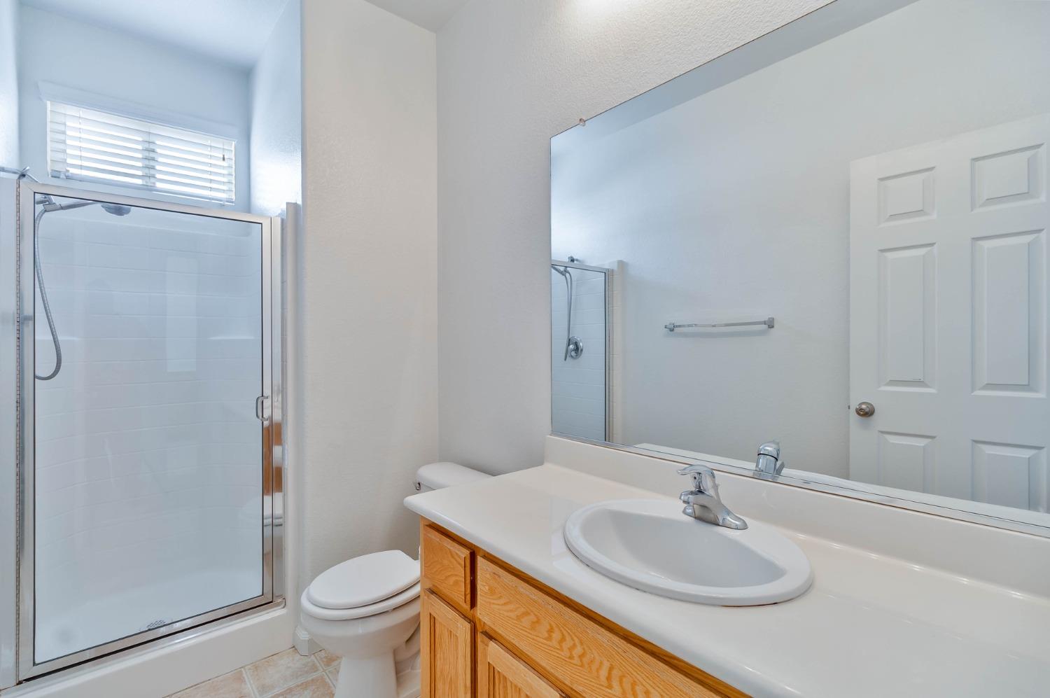863 Chianti Circle Coalinga, CA 93210 - Photo 20 of 35 a bathroom with a sink toilet and shower