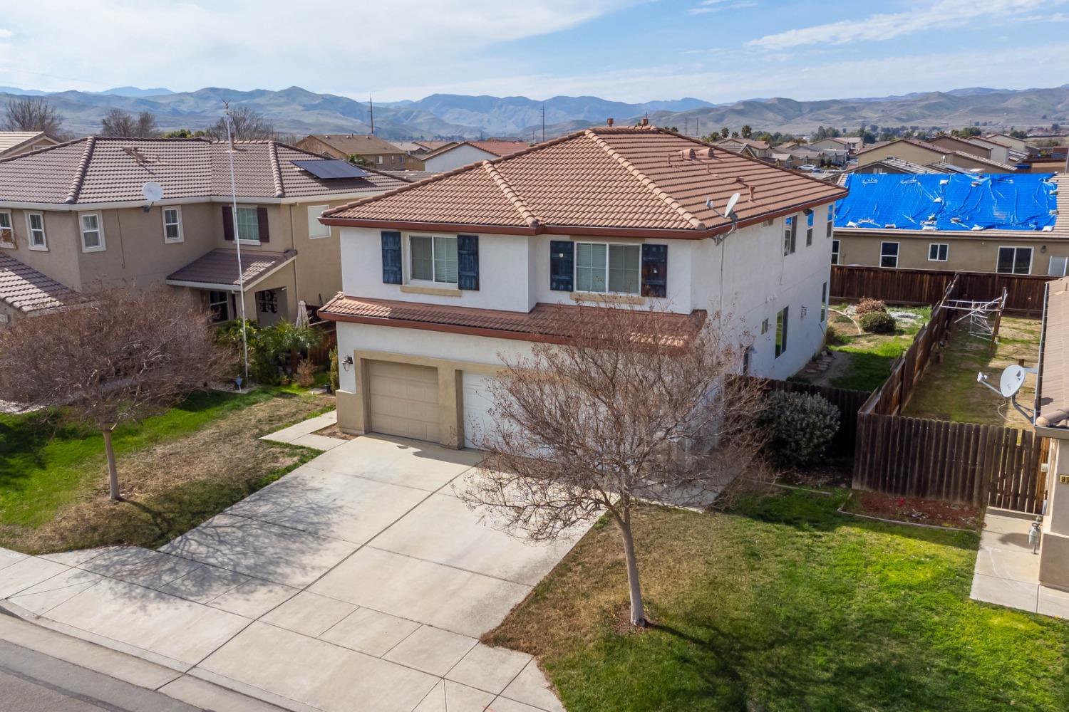 863 Chianti Circle Coalinga, CA 93210 - Photo 3 of 35 front view of a house with a yard
