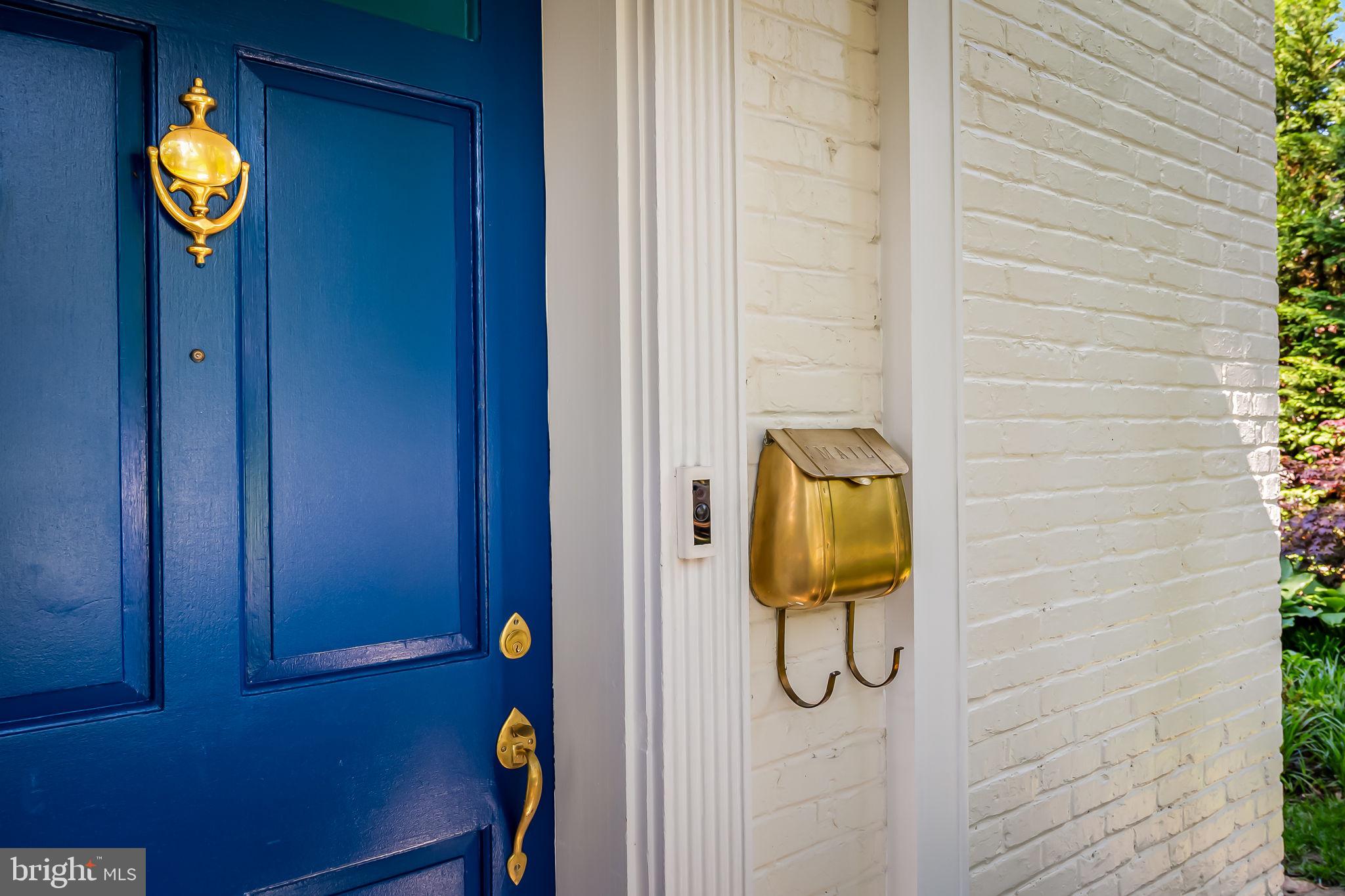 349 Tunbridge Road Baltimore, MD 21212 - Photo 4 of 43 a view of entryway