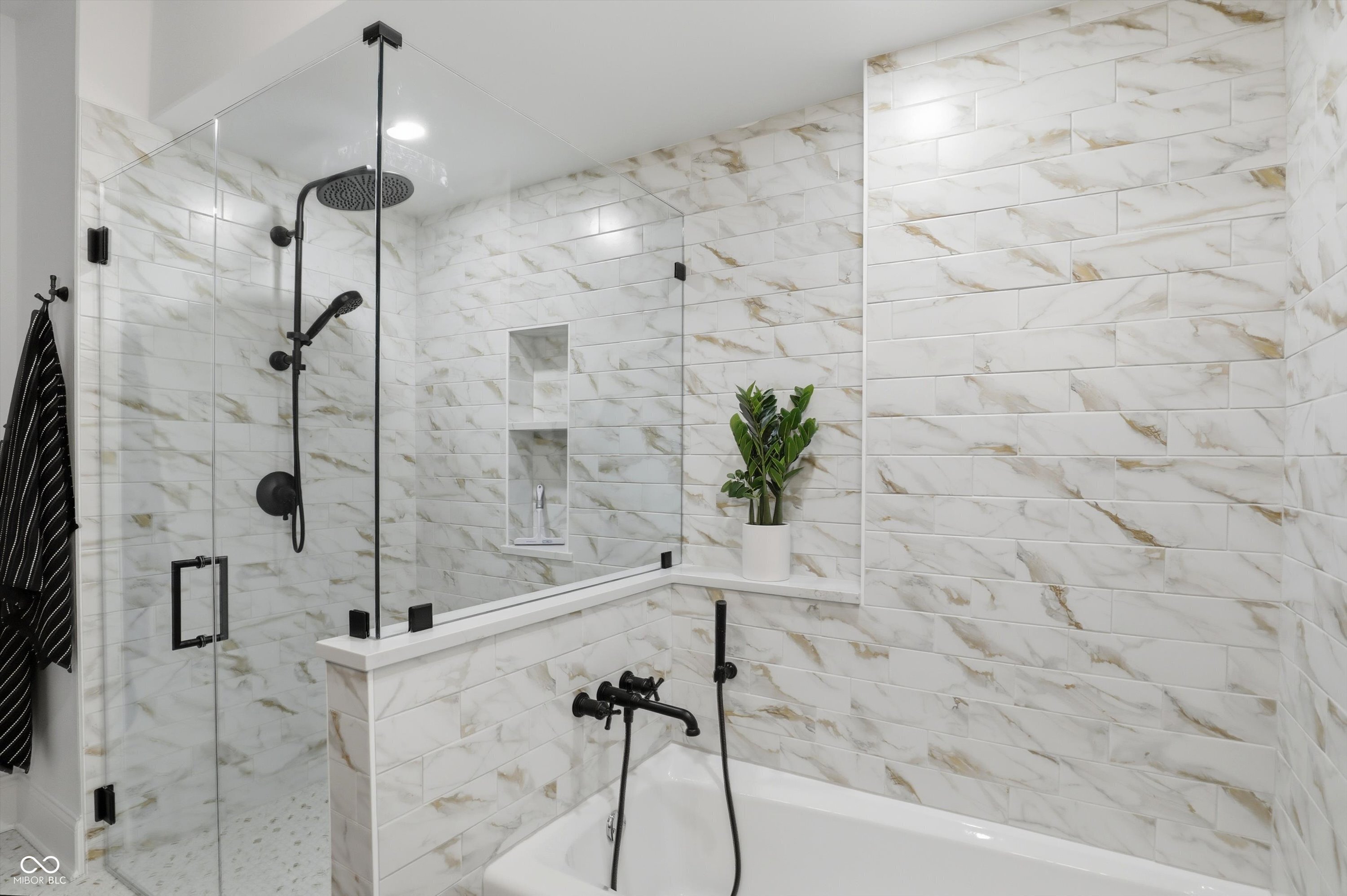 723 North Cleveland Street Indianapolis, IN 46202 - Photo 12 of 70