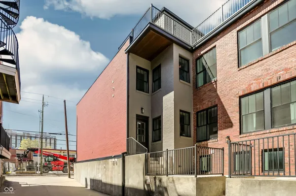 $1,200,000 | 723 North Cleveland Street, Indianapolis, IN 46202