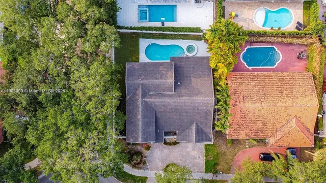 $999,999 | 8371 Northwest 166th Terrace, Miami Lakes, FL 33016