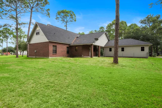 a view of a house with a garage