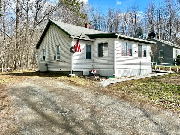 $104,900 | 19 Elm Street, Dexter, ME 04930
