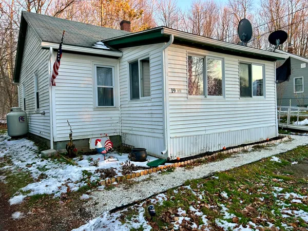 $104,900 | 19 Elm Street, Dexter, ME 04930