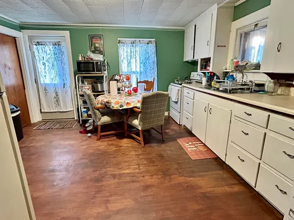 $104,900 | 19 Elm Street, Dexter, ME 04930