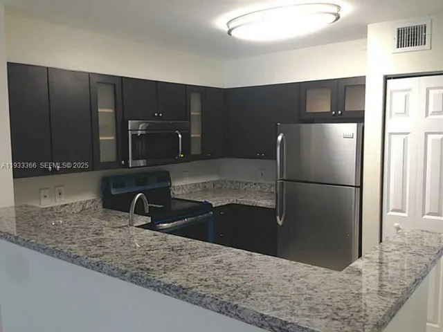 $3,100 | 4350 Northwest 107th Avenue, Unit 102, Doral, FL 33178