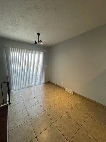 $1,800 | 479 James Court, Unit D, Glendale Heights, IL 60139