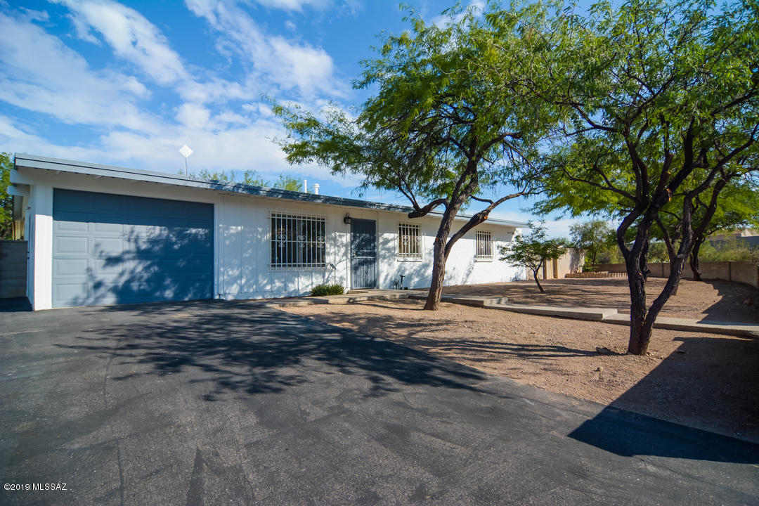 3121 South Oberon Road Tucson, AZ 85713 - Photo 3 of 24