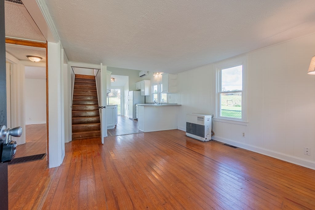 5099 Thornspring Road Pulaski, VA 24301 - Photo 9 of 53 Gallery Image 9