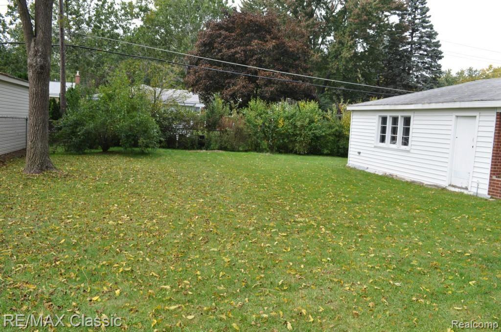 17715 Rougeway Street Livonia, MI 48152 - Photo 32 of 34 17715 Rougeway (57).jpg
