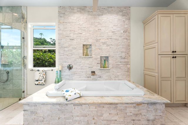 $2,400,000 | 76-6379 Kilohana Street, Kailua-Kona, HI 96740