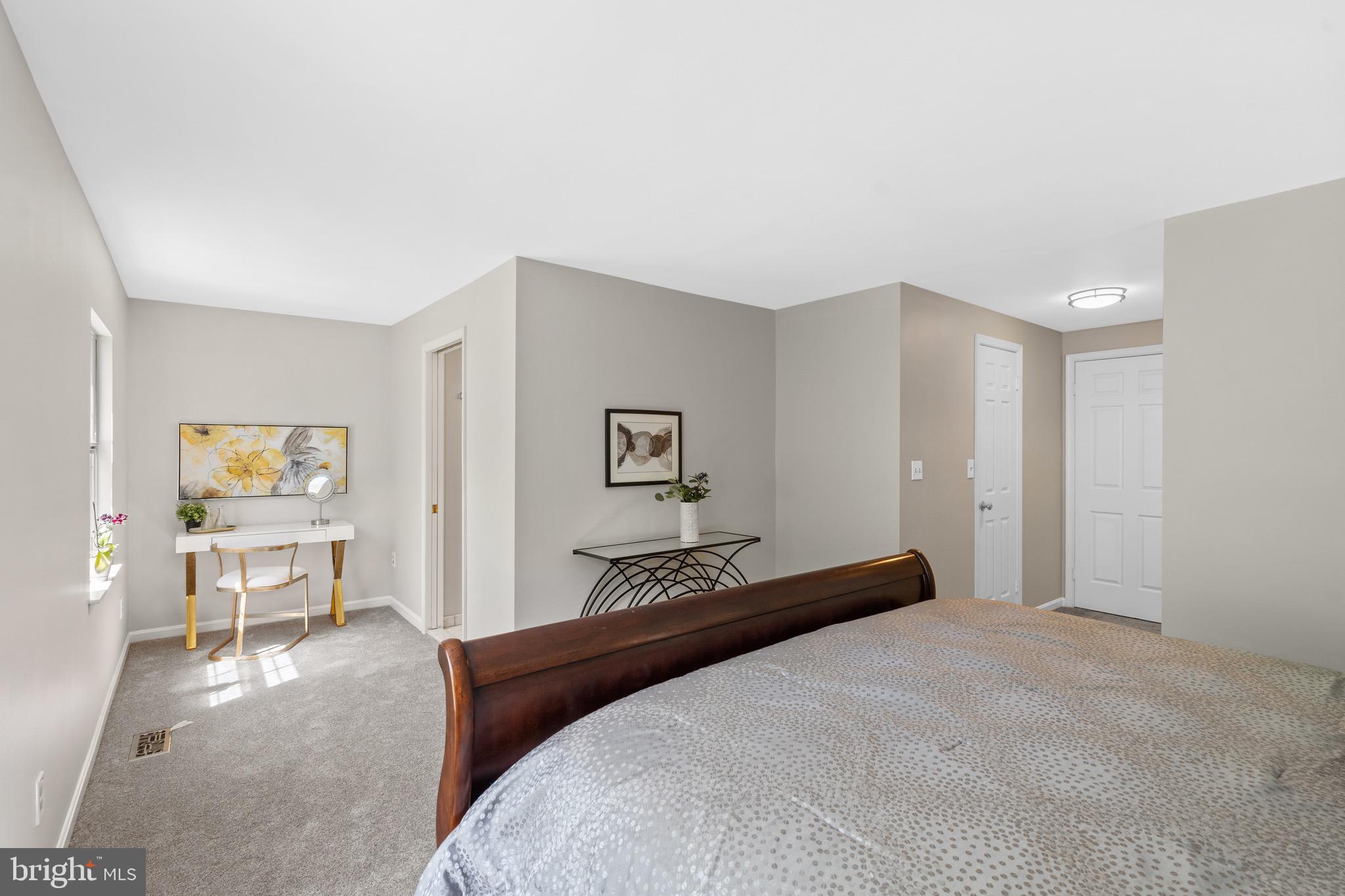 8939 Park Forest Drive Springfield, VA 22152 - Photo 25 of 48 Owner's en-suite with sitting area.